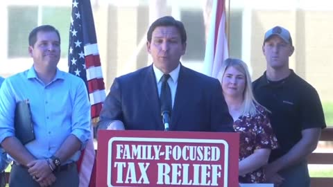 DeSantis makes crowd ERUPT with fiery response to Dem's "human trafficker" attack