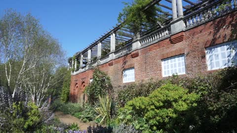 Hill Garden & Pergola - London Uk