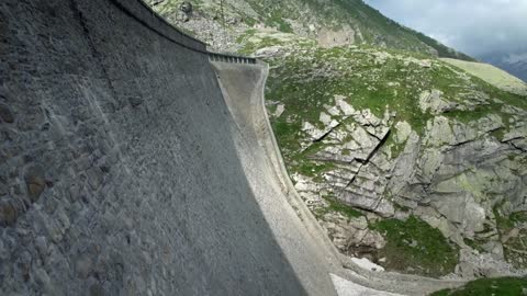 The incredible ibex defies gravity and climbs a dam | Forces of Nature