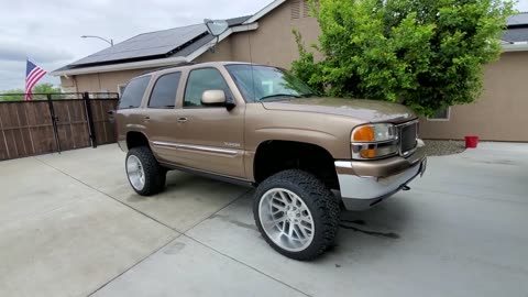 Axe Offroad AX2.1 22x12 -44 on Venom Power Terra Hunter X/T 33x1250r22 installed on 03 GMC Yukon