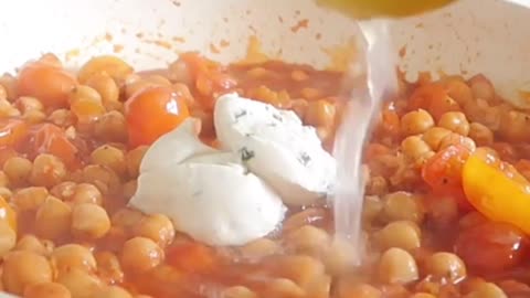 Creamy Tomato Chickpeas