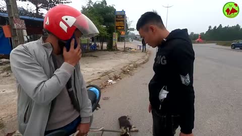 Attempts to rescue the poor dog that the owner dragged on the street brought to the dog meat market