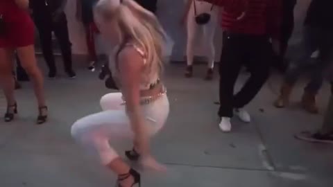 OT Genasis walks off the dance floor, white girl can't dance