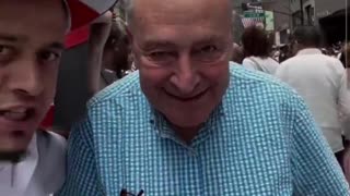 Chuck Schumer gets called a Scumbag loser 😂