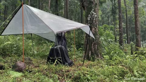 CAMPING HEAVY RAIN USING TRANSPARENT TARP __ SOLO CAMPING IN HEAVY RAIN WITH FLOATING TENT