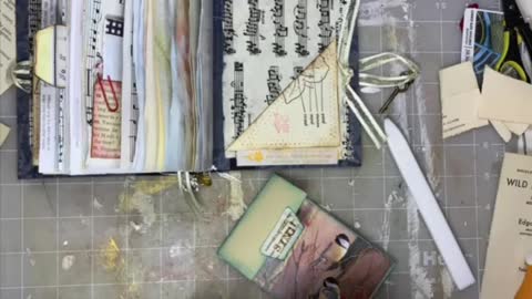 Episode 39 - Junk Journal with Daffodils Galleria