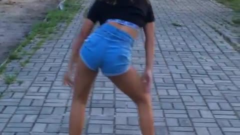 Hot Teen Girl Dancing Showing Her Polpinha But2