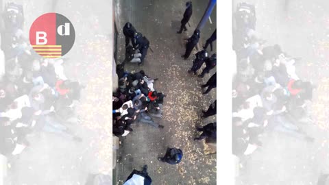 Desalojan a una familia en Sant Antoni con la ayuda de antidisturbios