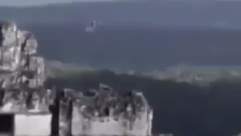 Bizarre UFO over MAYAN RUINS in Mexico!! #UFO #Alien #ET #USO #UAP #Disclosure 👉👉👉 Follow me