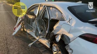 Espectacular accidente en la M40 entre 3 vehículos, uno de ellos un taxi