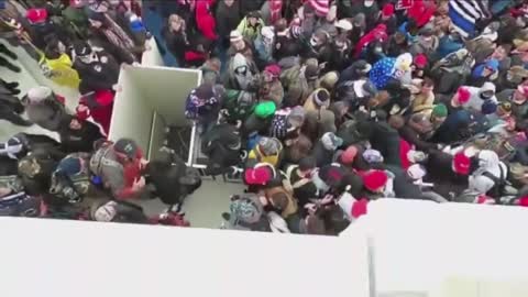 Trump Supporters fighting ANTIFA at the Capitol Door