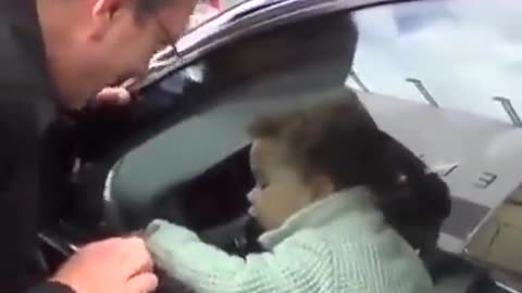 Smartest kid locked in the Car "police rescue"