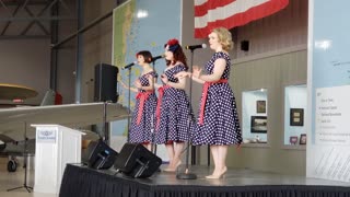 The Satin Dollz - Boogie woogie bugle boy