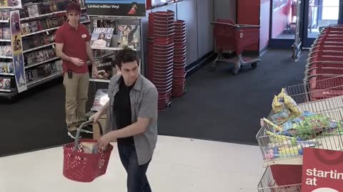 This employee's reaction was priceless! MAGIC!