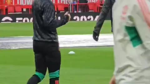 Man United “fans” abusing Rashford before todays game… 🥴