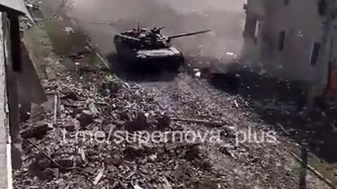 Russian T-80 i think by the engine sound