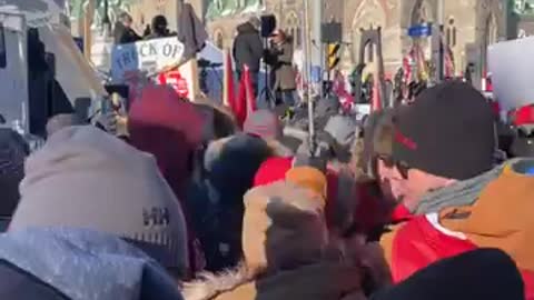 Amazing Close Look at Ottawa Anti-Mandate #FreedomConvoy, Free Food, Free Clothes, No Nazis