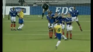 Roberto Carlos AMAZING free kick