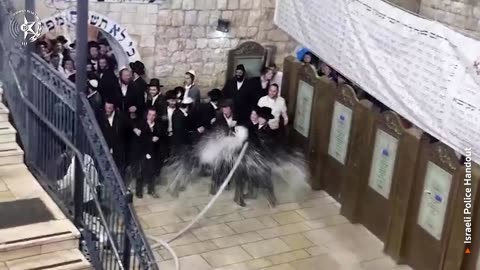 Israeli police, Jewish pilgrims clash at beleaguered festival site
