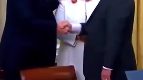 Trump and Abe gestures