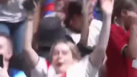 Here's how fans back in London reacted as a Lionesses made it to their first World cup final