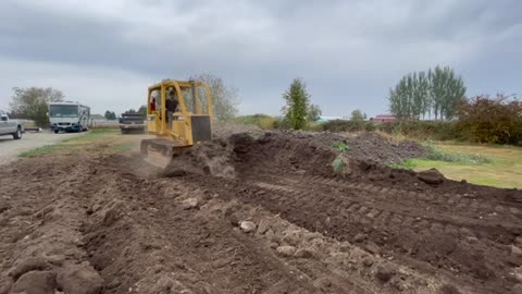 Caterpillar_6015B_Excavator_Loading_Trucks_Non_Stop_For_3_HoSegment013