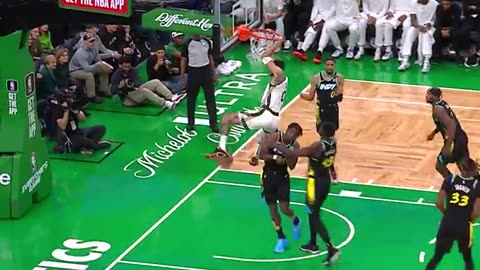 NBA - Jayson Tatum goes inside and slams this one home 💪 We're underway in Boston. Pacers-Celtics