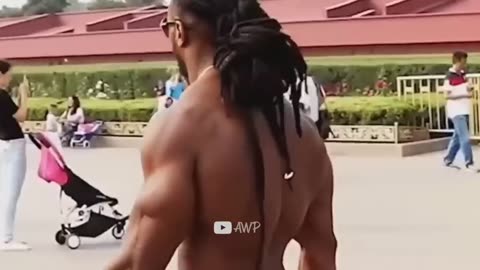 When Bodybuilders Go Shirtless In Public!