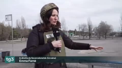 Italian journalist with helmet and bulletproof vest in Ukraine while mother, grandmother