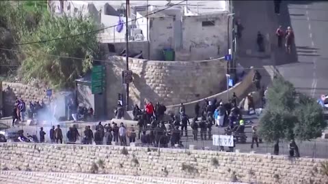 Israeli forces fire tear gas near Al-Aqsa Mosque