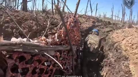 Intense Footage From Ukrainian Soldiers Moving into Russian Trenches(Kharkiv Oblast)