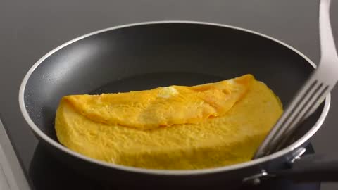 BREAKFAST EGG SANDWICH HACK | Crispy One Pan Egg Toast