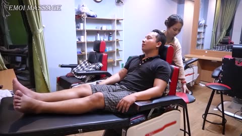 Danang barber shop service fluttering smile and powerful massage