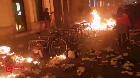 Oto odpowiedź ludzi. Paryż, Marsylia, Rennes dziś w ogniu.