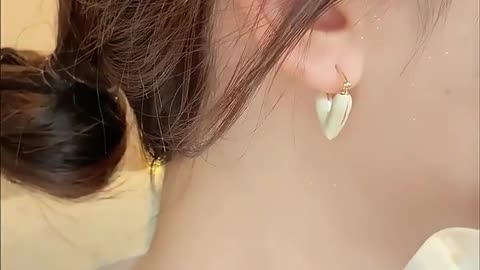 2023 New Korean Light Luxury White Oil Dropping Love Stud Earrings