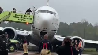Texas - United Boeing 737 MAX suffers gear collapse after landing in Houston, Texas.