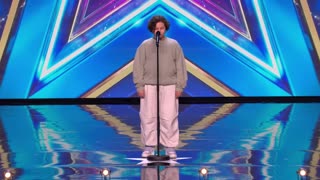 Dylan, de 12 anos, impressiona os Jurados com seus vocais, cantando "Listen" | BGT 2023