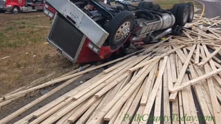 18 WHEELER TURNS OVER, LOSES LOAD OF LUMBER, LIVINGSTON TEXAS, 08/28/23...