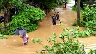 Heavy rains in eastern India flood highway