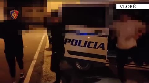 EMRAT/ Po transportonin 9 emigrantë, arrestohen 2 persona në Vlorë