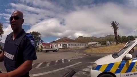 Check jou bek, officer: Cop in trouble for vuilbek clip