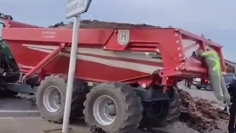 French Farmers Aren’t Stopping | Check Description