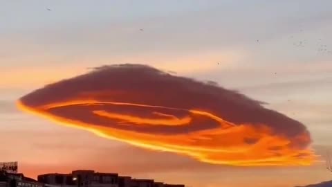Bizarre UFO Shaped Cloud Spotted Over Turkey