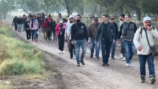 300 Migrants Cross Into Normandy, TX, In SHOCKING Scene