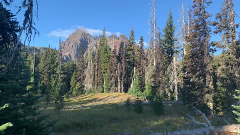 Central Oregon - Mount Jefferson Wilderness - First Glimpse of Three Fingered Jack Mountain - 4K