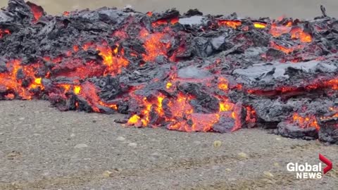 Iceland volcano: River of lava flows from new fissure as hikers evacuated