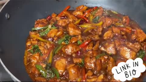 Spicy Basil Chicken under 20mins! #spicyfood #Fyp #dinnerrecipes #foodtiktok #ghanaianfood #youtube