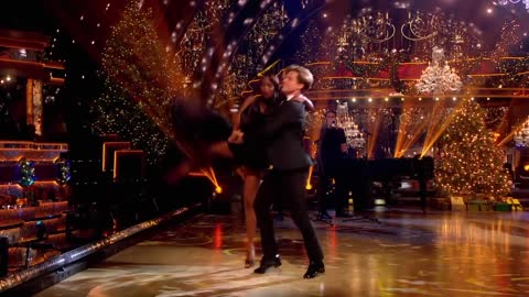 Gary Barlow performs a Wonderful Christmas Time on the Strictly Christmas special✨ BBC Strictly 2021