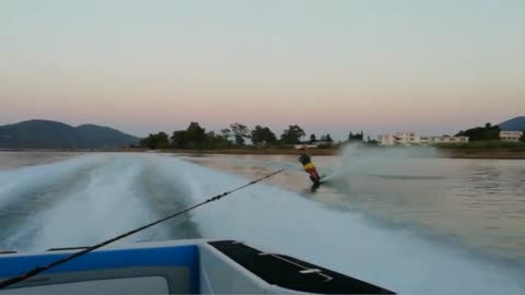 This Guy Hilariously Fell In The Water While Wakeboarding!