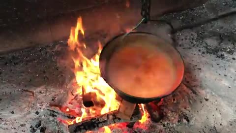 Cooking Hungarian halászlé (fish soup) in Rév csárda [Érsekcsanád, Hungary]